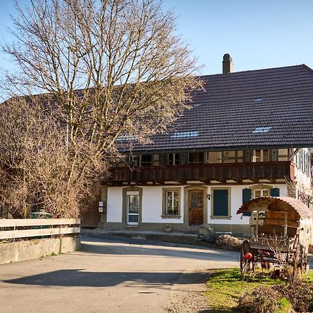 Uelis Stöckli-Familienfreundliche Wohnung auf dem Bauernhof mit Hotpot und Alpakatrekking Meikirch Exterior foto